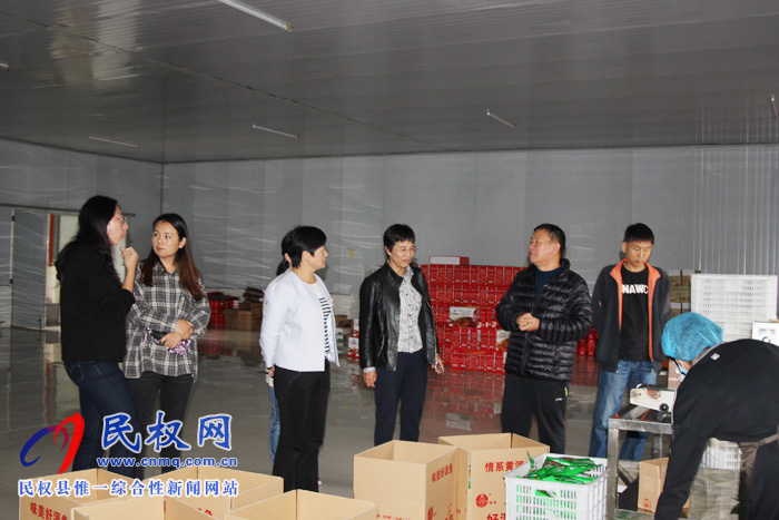 農(nóng)業(yè)農(nóng)村部經(jīng)濟研究中心付饒博士蒞民調(diào)研草魚養(yǎng)殖及加工情況