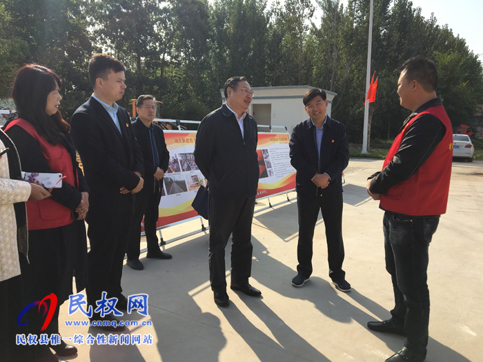 市委常委、常務(wù)副市長(zhǎng)吳祖明到龍?zhí)伶?zhèn)邢莊村開(kāi)展“三·五”基層工作