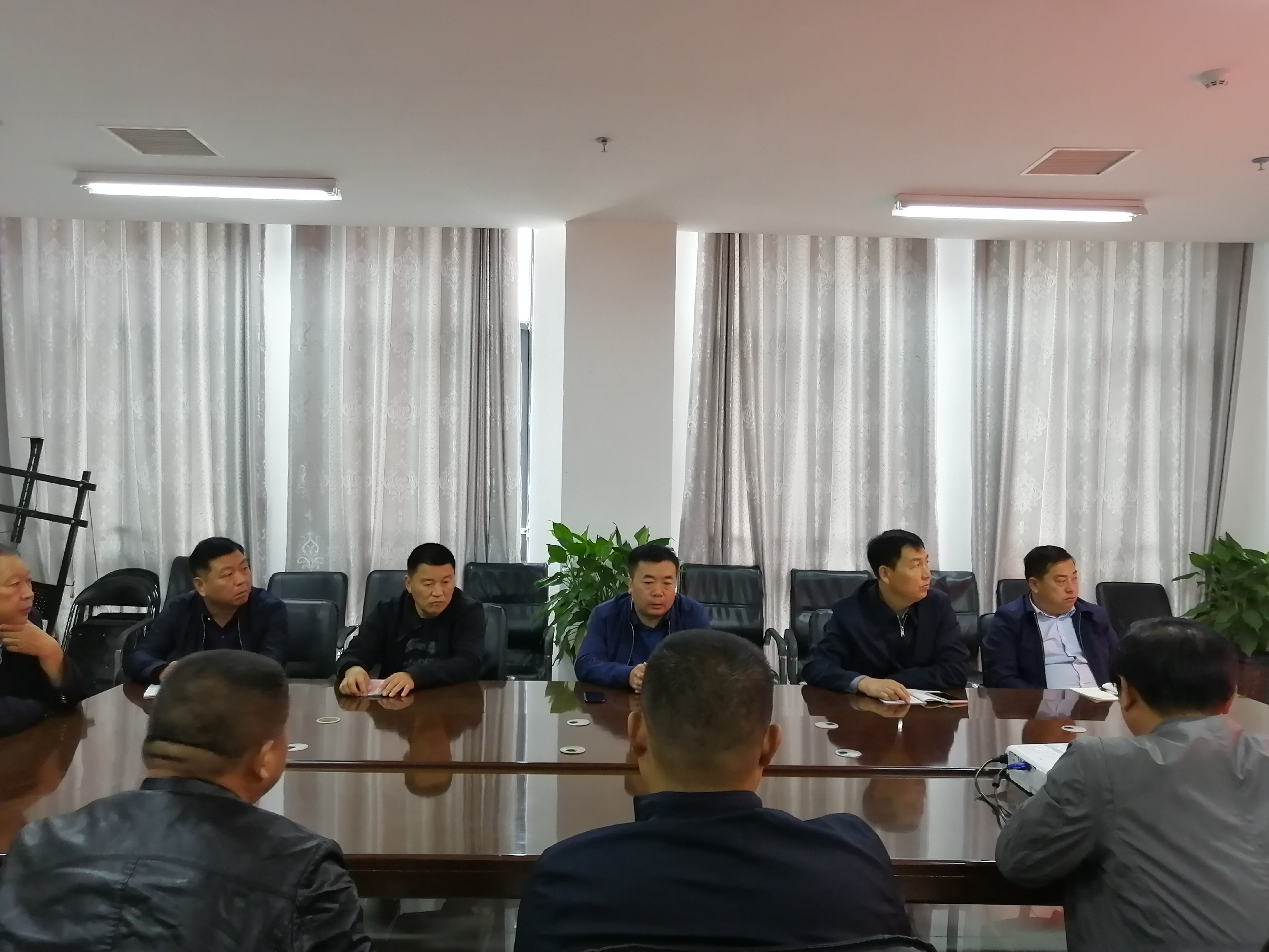 縣林業(yè)發(fā)展服務中心召開“不忘初心、牢記使命”主題教育調(diào)研座談會