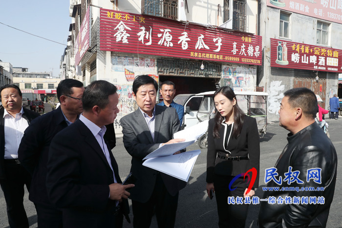 縣委常委、宣傳部長屠志遠查看文明城創(chuàng)建工作
