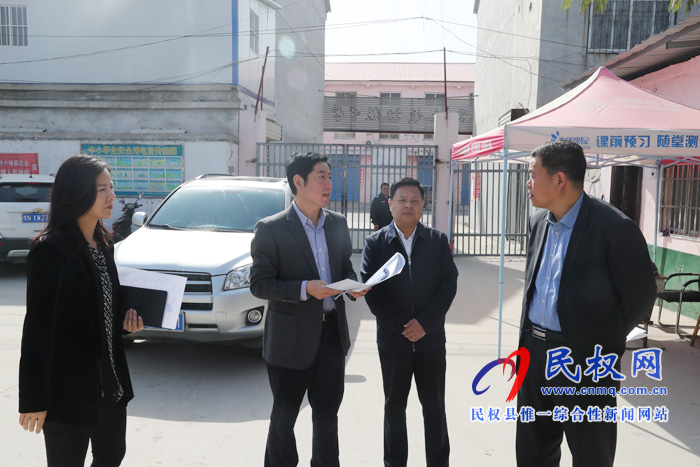 縣委常委、宣傳部長屠志遠查看文明城創(chuàng)建工作