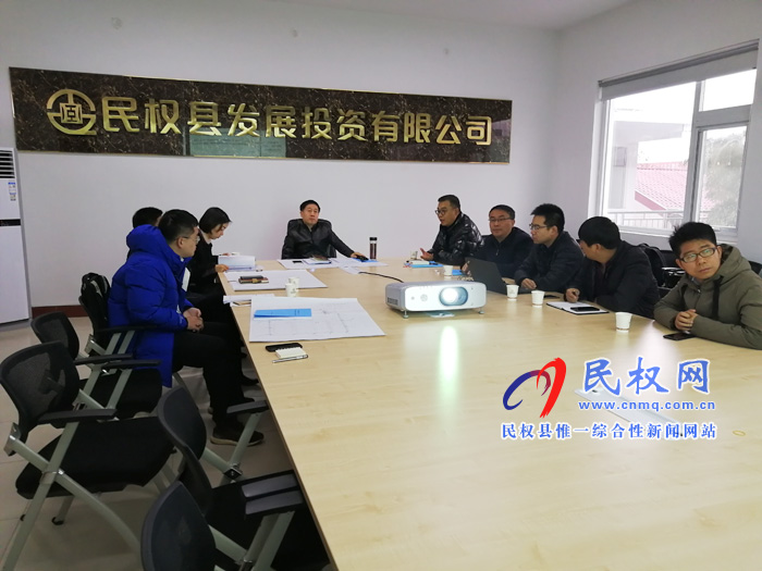 縣委常委、副縣長(zhǎng)房季聽(tīng)取保稅物流中心指揮自動(dòng)化系統(tǒng)項(xiàng)目介紹