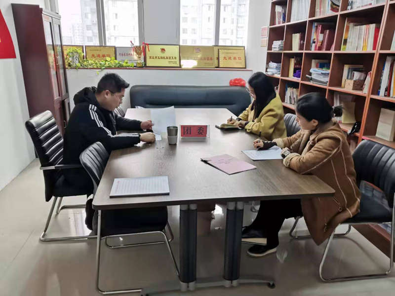 團委開展“不忘初心，牢記使命”主題教育專題黨課
