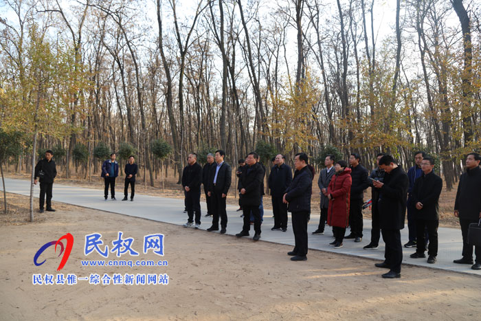 市委宣傳部全體黨員干部到我縣申甘林帶開展“不忘初心 牢記使命”主題教育和主題黨日活動(dòng) 市委宣傳部全體黨員干部到我縣申甘林帶開展“不忘初心 牢記使命”主題教育和主題黨日活動(dòng)