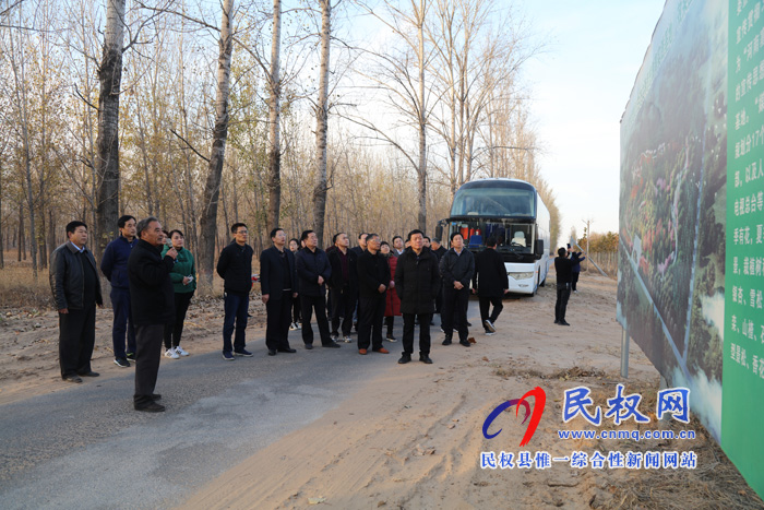 市委宣傳部全體黨員干部到我縣申甘林帶開展“不忘初心 牢記使命”主題教育和主題黨日活動(dòng) 市委宣傳部全體黨員干部到我縣申甘林帶開展“不忘初心 牢記使命”主題教育和主題黨日活動(dòng)