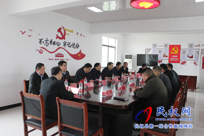 省法院黨組成員、省紀(jì)委監(jiān)委駐省法院紀(jì)檢組組長馬鋒軍到野崗鎮(zhèn)孟莊村調(diào)研脫貧攻堅工作