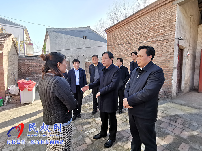 市人大常委會副主任、縣委書記姬脈常督導檢查農(nóng)村人居環(huán)境改善工作