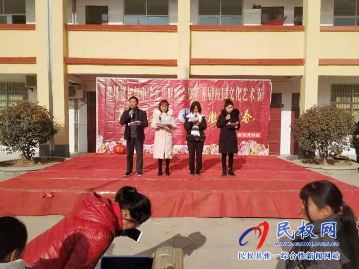 雙塔鎮(zhèn)初級(jí)中學(xué)舉行“恭賀新年，激揚(yáng)青春”慶元旦文藝匯演