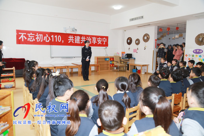 縣公安局開展“110宣傳日”活動(dòng) 縣公安局開展“110宣傳日”活動(dòng)