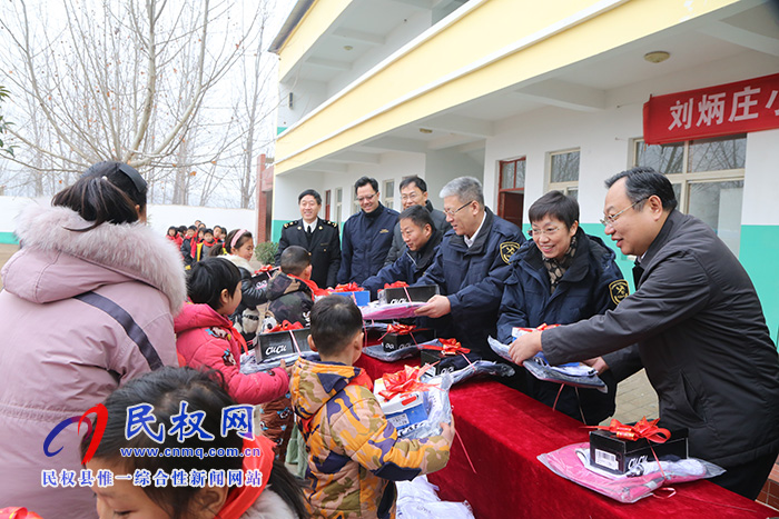 海關(guān)總署慰問組到民權(quán)調(diào)研慰問