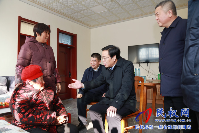市人大常委會副主任、縣委書記姬脈常走訪慰問敬老院老人和百歲老人