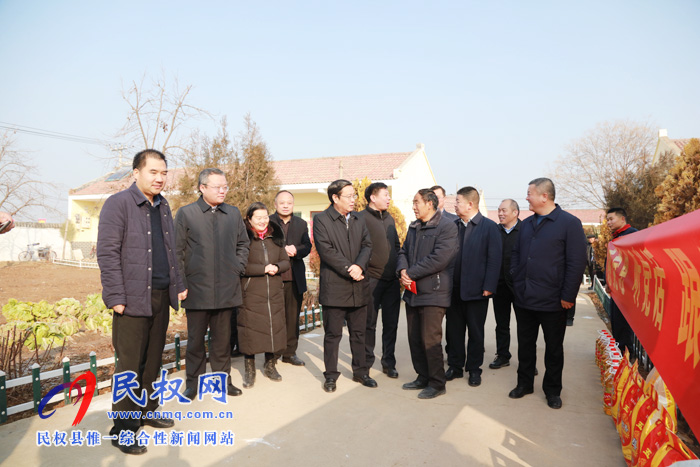市人大常委會副主任、縣委書記姬脈常走訪慰問敬老院老人和百歲老人