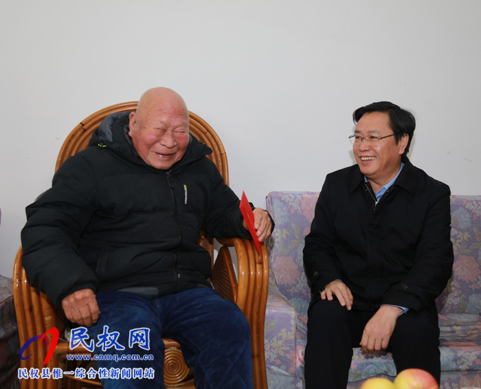 市人大常委會(huì)副主任、縣委書記姬脈常走訪慰問困難老黨員、抗日老兵