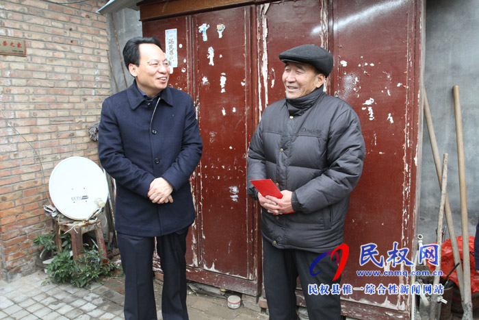 縣四大家領(lǐng)導(dǎo)走訪慰問(wèn)特困居民、困難職工和企業(yè)軍轉(zhuǎn)干部