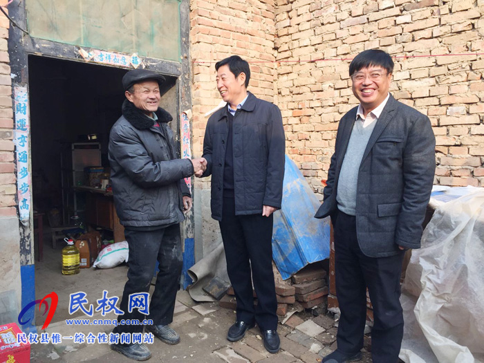 縣委常委、宣傳部長屠志遠一行到莊子鎮(zhèn)走訪慰問貧困戶
