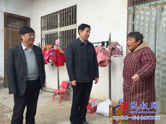 縣委常委、宣傳部長屠志遠一行到莊子鎮(zhèn)走訪慰問貧困戶