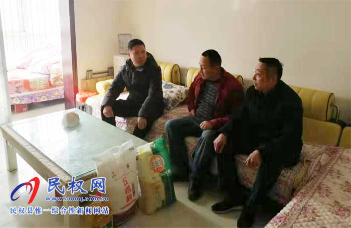 民權(quán)縣道路運(yùn)輸服務(wù)中心開展走訪慰問“身邊好人”活動 民權(quán)縣道路運(yùn)輸服務(wù)中心開展走訪慰問“身邊好人”活動
