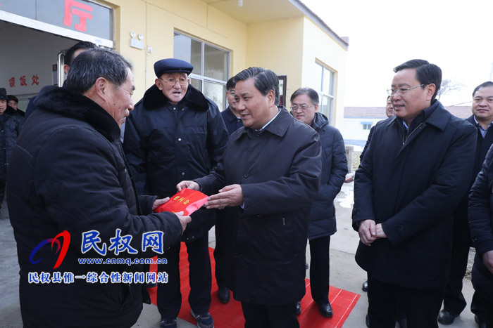 副省長武國定到我縣慰問困難群眾和駐村工作隊(duì)員 副省長武國定到我縣慰問困難群眾和駐村工作隊(duì)員