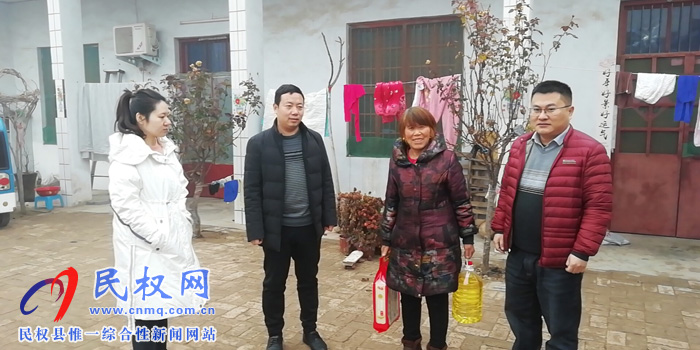 縣委黨史研究室、縣文明辦到雙塔鎮(zhèn)常東村慰問(wèn)商丘好人