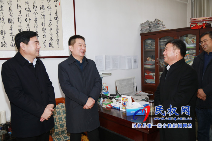 縣委常委、縣委辦公室主任孟亞松看望慰問春節(jié)期間值班人員