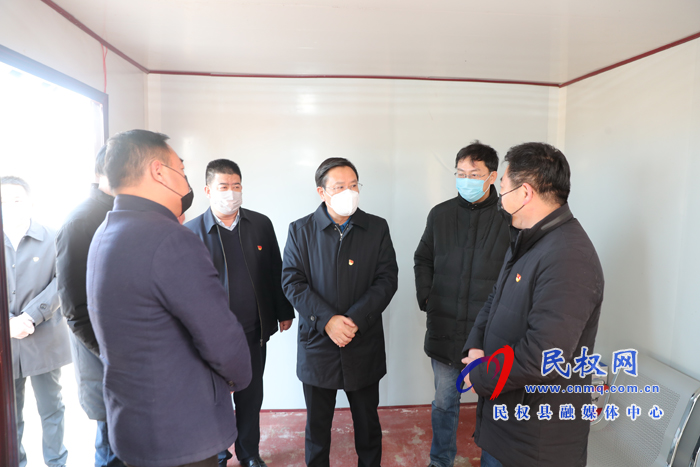 市人大常委會(huì)副主任、縣委書記姬脈常到我縣部分鄉(xiāng)鎮(zhèn)及高鐵站、住宅小區(qū)督導(dǎo)疫情防控工作