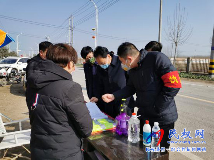 縣委常委、常務(wù)副縣長李啟峰到林七鄉(xiāng)看望慰問 疫情防控一線工作人員