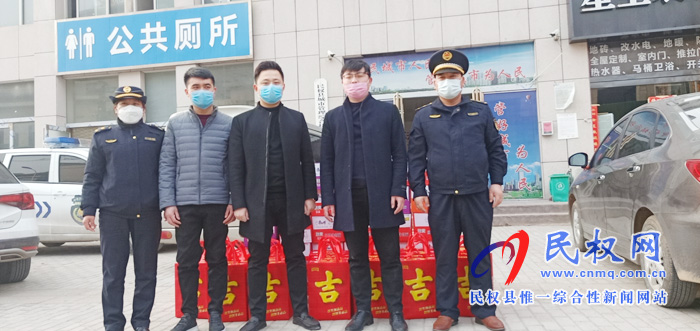愛心商家為一線城管隊員捐贈物品 愛心商家為一線城管隊員捐贈物品