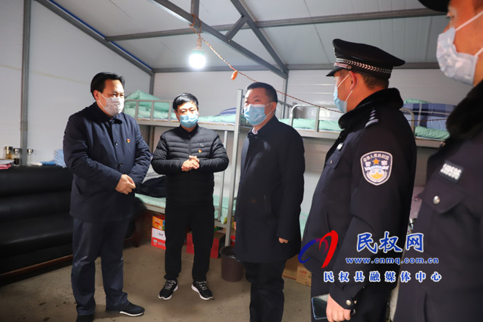 市委常委、政法委書(shū)記牛亞?wèn)|到鄭民高速疫情檢測(cè)點(diǎn)調(diào)研疫情防控工作