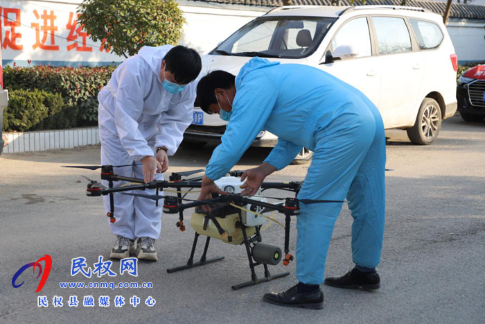 白云寺鎮(zhèn):植保無人機(jī)成了防疫消殺“重武器” 白云寺鎮(zhèn):植保無人機(jī)成了防疫消殺“重武器”