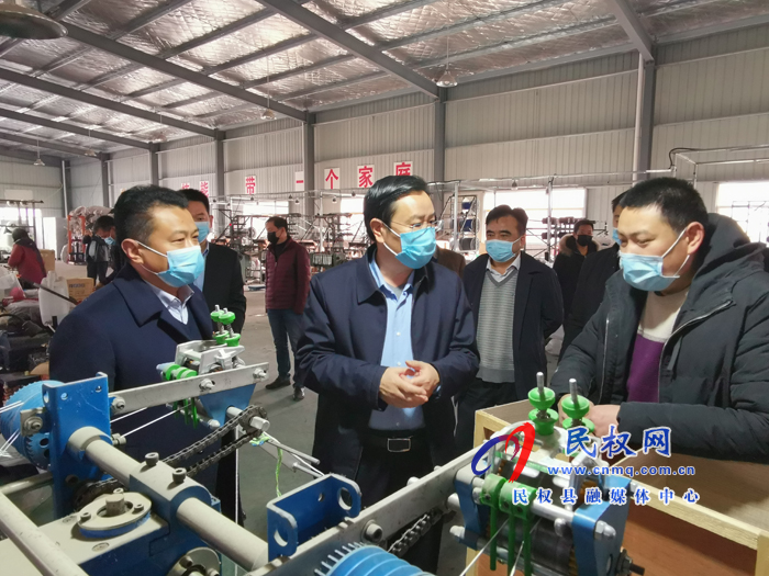 市人大常委會副主任、縣委書記姬脈常調(diào)研扶貧車間復工復產(chǎn)和春耕工作