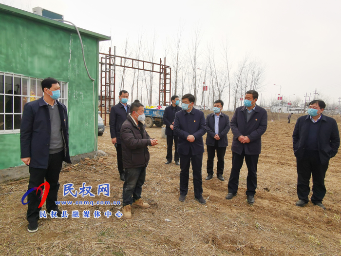 縣委副書記、縣長張團(tuán)結(jié)調(diào)研春耕工作和企業(yè)、扶貧車間復(fù)產(chǎn)復(fù)工工作