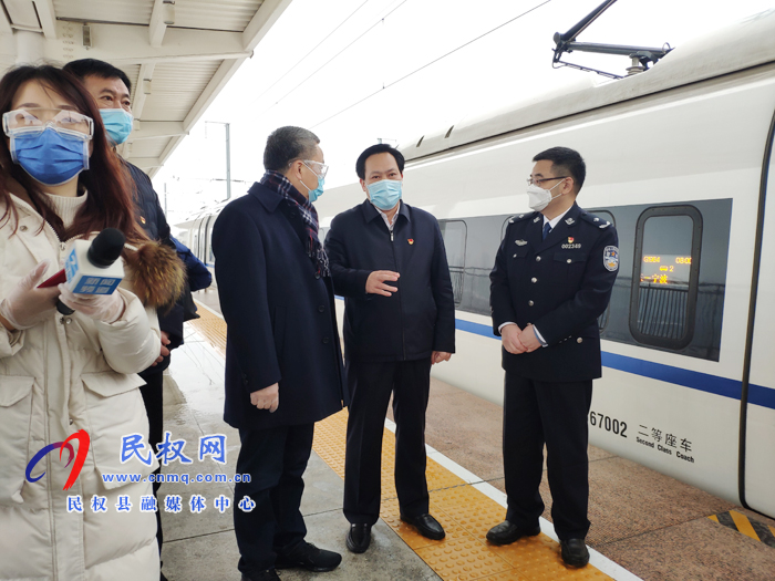  ＂婆家＂千里接農(nóng)工，＂娘家”車站送行忙