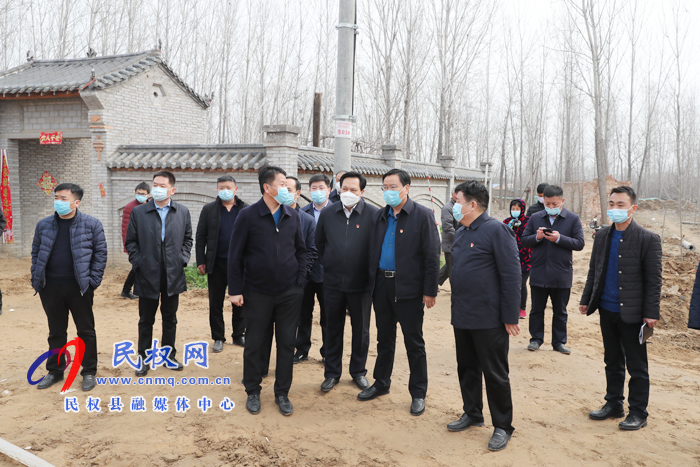 市人大常委會(huì)副主任、縣委書記姬脈常調(diào)研脫貧攻堅(jiān)和人居環(huán)境改善工作