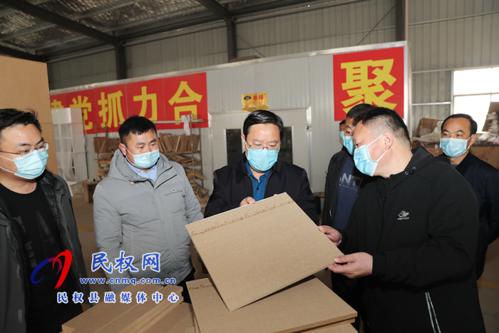 市人大常委會(huì)副主任、縣委書記姬脈常調(diào)研脫貧攻堅(jiān)和人居環(huán)境改善工作