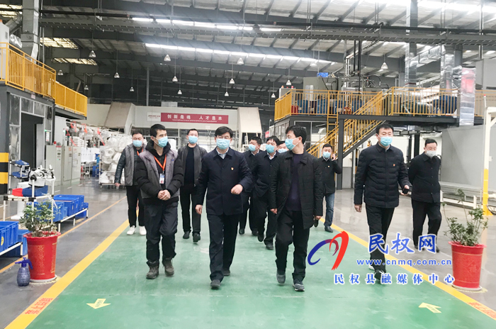 縣委副書記、縣長張團結查看高新區(qū)企業(yè)復工復產和疫情防控工作