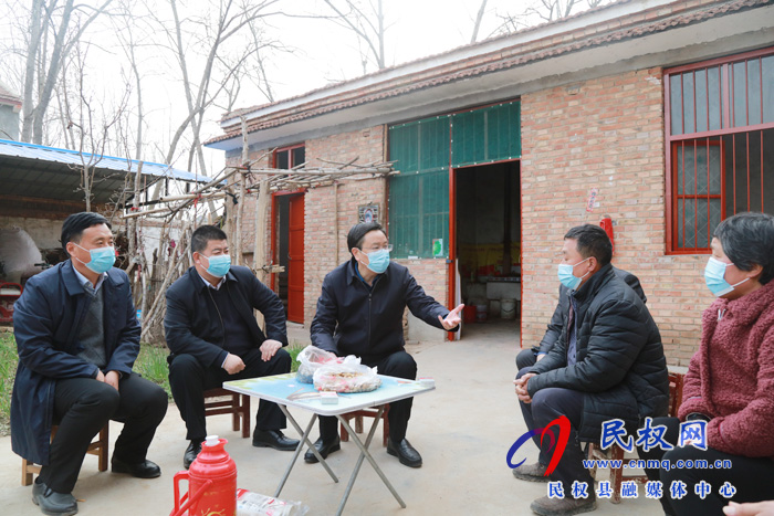 市人大常委會(huì)副主任、縣委書記姬脈常看望慰問民權(quán)籍醫(yī)療隊(duì)員的家屬