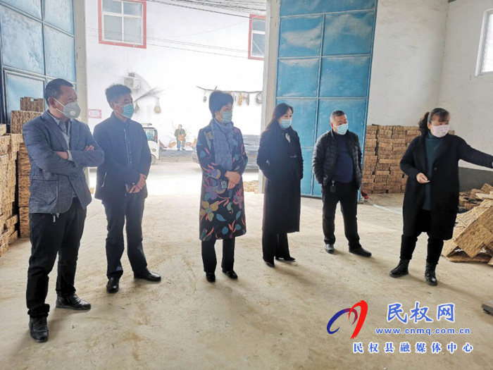 縣人大常委會主任周燕、副縣長朱琳到老顏集鄉(xiāng)督導復(fù)工復(fù)產(chǎn)工作