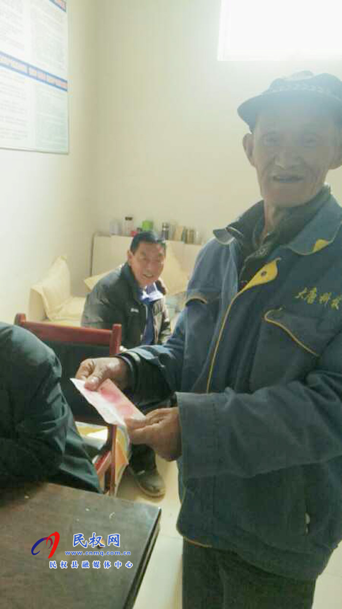 褚廟鄉(xiāng)柘桑村村民踴躍捐款