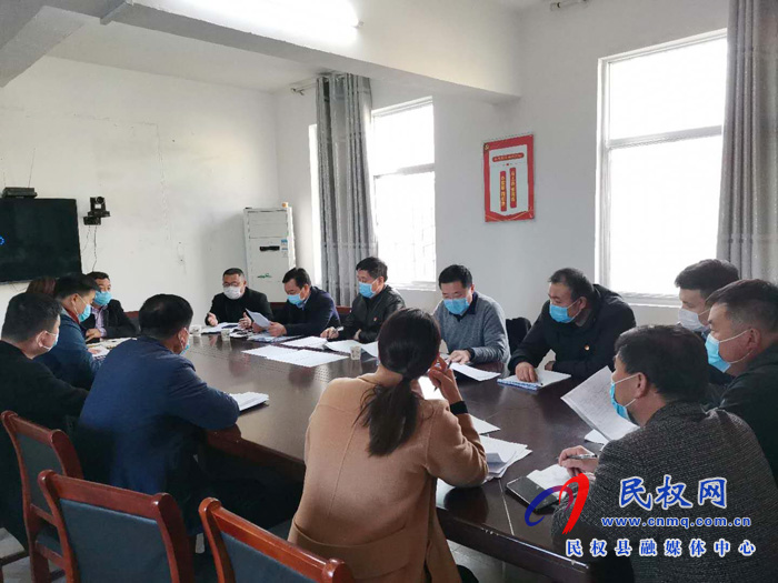 縣委常委、副縣長房季到龍?zhí)伶?zhèn)召開決戰(zhàn)決勝脫貧攻堅座談會