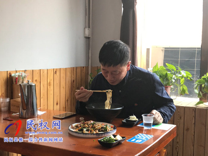 縣委副書記、縣長張團結(jié)調(diào)研餐飲業(yè)復(fù)工營業(yè)情況