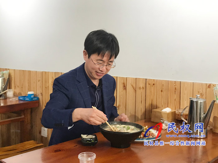 縣委副書記、縣長張團結(jié)調(diào)研餐飲業(yè)復(fù)工營業(yè)情況