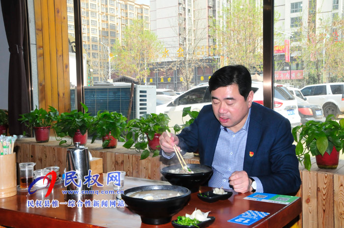 縣委副書記、縣長張團結(jié)調(diào)研餐飲業(yè)復(fù)工營業(yè)情況