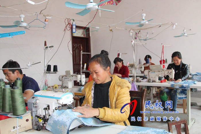 民權(quán)縣褚廟鄉(xiāng):小小服裝廠(chǎng) 脫貧好榜樣 民權(quán)縣褚廟鄉(xiāng):小小服裝廠(chǎng) 脫貧好榜樣