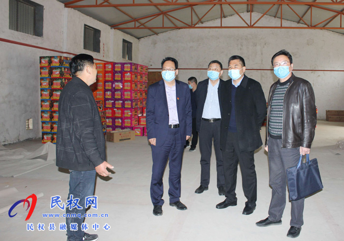 縣委常委、常務(wù)副縣長李啟峰調(diào)研我縣煙花爆竹去庫存清零工作