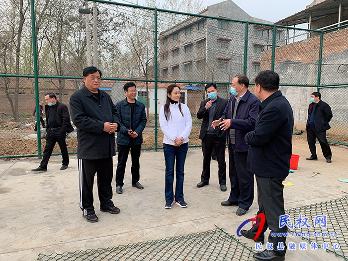 副縣長朱琳查看社會足球場建設進展和學校疫情防控情況 副縣長朱琳查看社會足球場建設進展和學校疫情防控情況