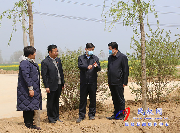 縣委副書記、縣長張團(tuán)結(jié)到王莊寨鎮(zhèn)查看飲水水源地保護(hù)拆遷安置工作進(jìn)展情況?
