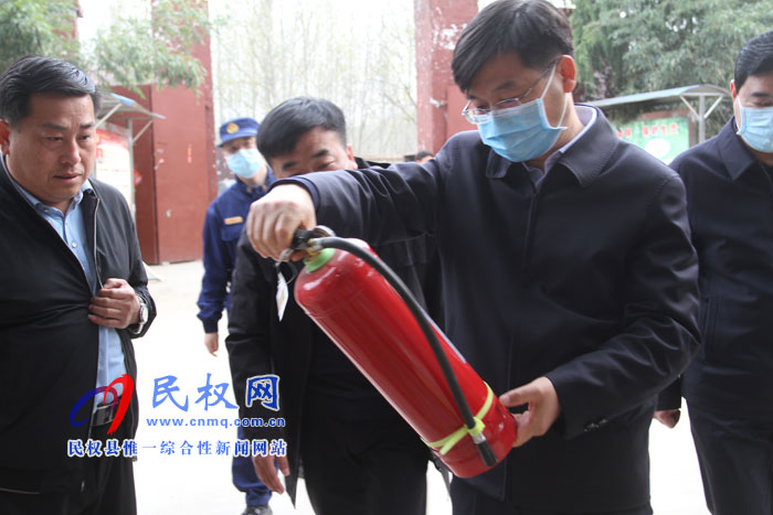 縣委副書記、縣長張團結(jié)到國有民權(quán)縣白云寺林場查看森林防火工作