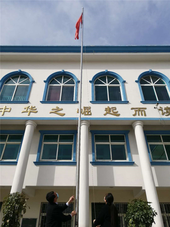 第三小學(xué)深切悼念新冠疫情中犧牲烈士和逝世同胞