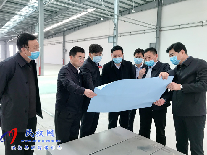 縣委副書記、縣長張團結調研企業(yè)發(fā)展和項目建設情況