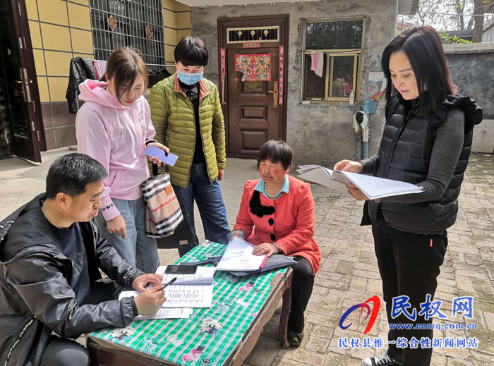 縣委老干部局進(jìn)村入戶話脫貧、謀發(fā)展